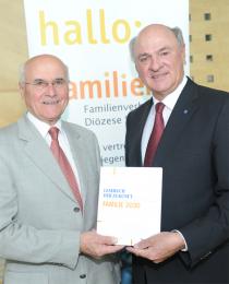 Familienverband überreicht LH Pröll Festschrift zum 60-Jahr-Jubiläum